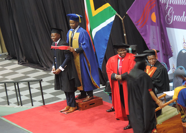 graduation gowns unisa